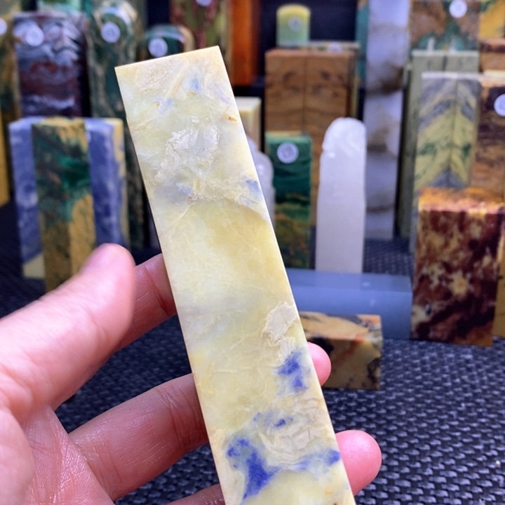 青田石N***L青田石印章石