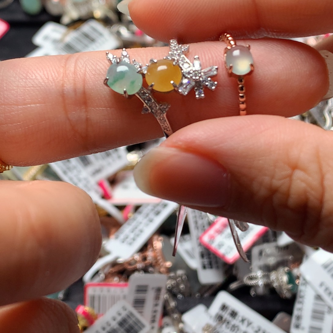 翡翠戒指银S925镶嵌天然翡翠戒指