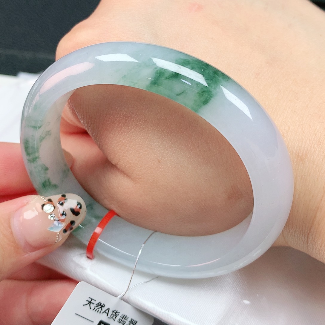 翡翠手镯未镶嵌55贵