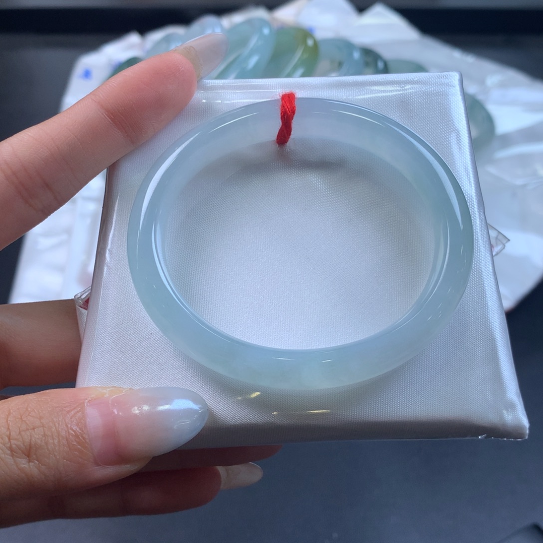 翡翠未镶嵌手镯54.5贵妃