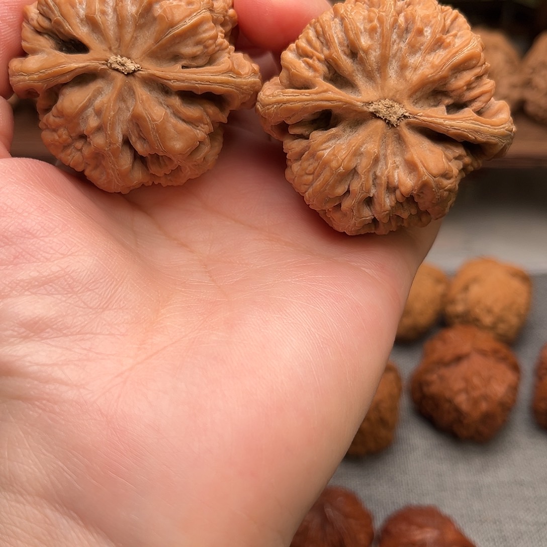 Y***O文玩核桃吊坠粗筋