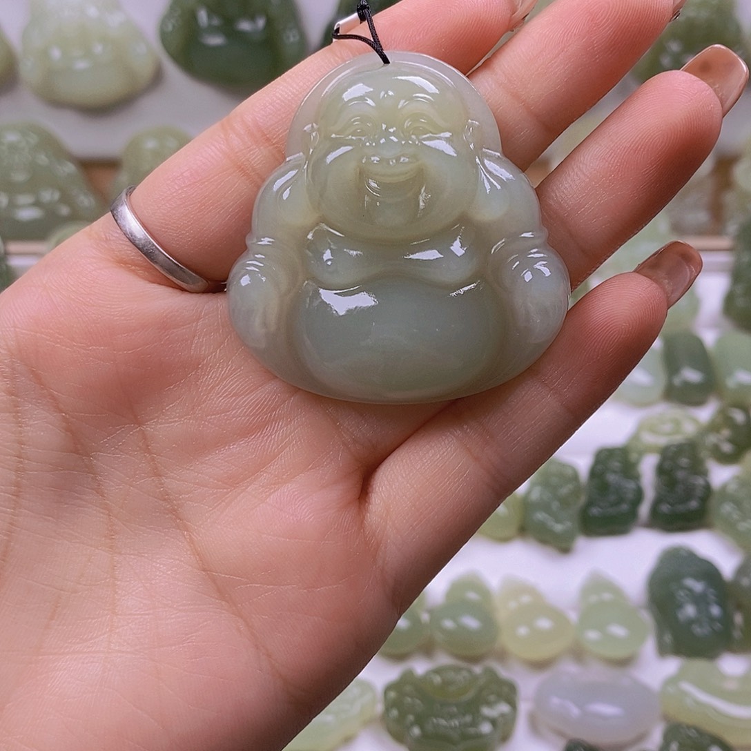 胖***姐和田玉未镶嵌颈饰