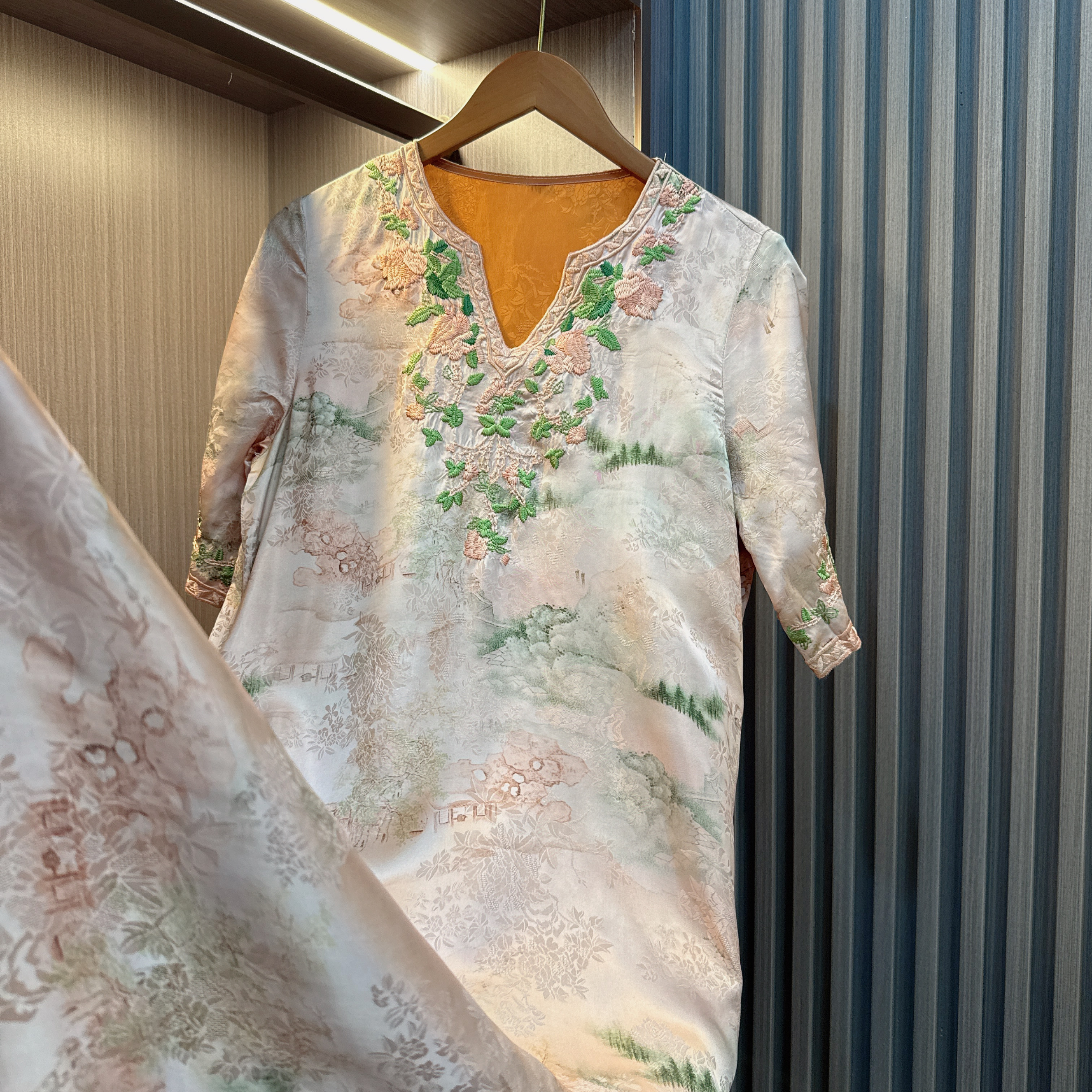 花未眠-3-2025新款夏季气质新中式国风v领连衣裙