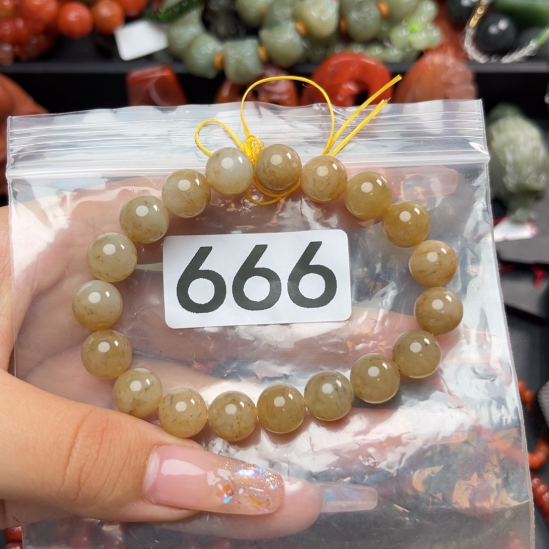 和田玉（糖玉）未镶嵌珠宝奇石