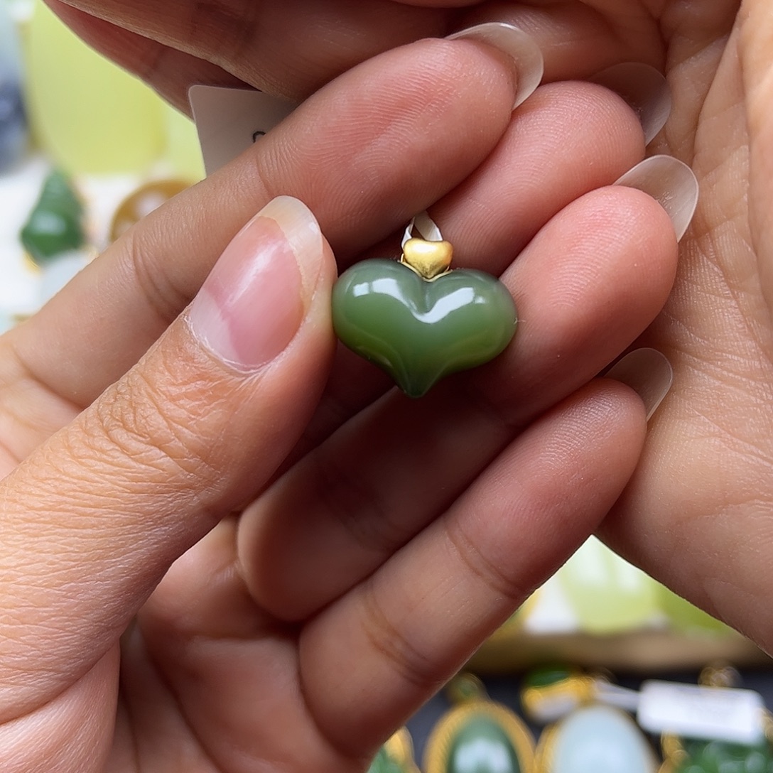 和田玉18K金镶嵌颈饰猫眼