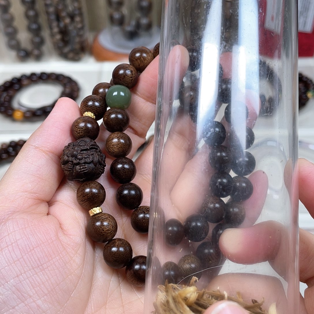 陌***安沉香碎屑沉香+越南芽庄白奇楠留疤料1.0