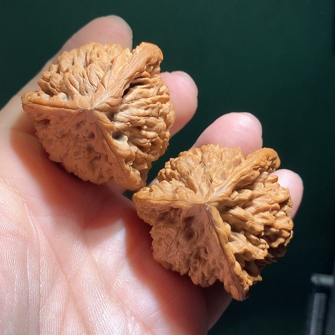 枳***一文玩核桃把件45王勇三棱全品