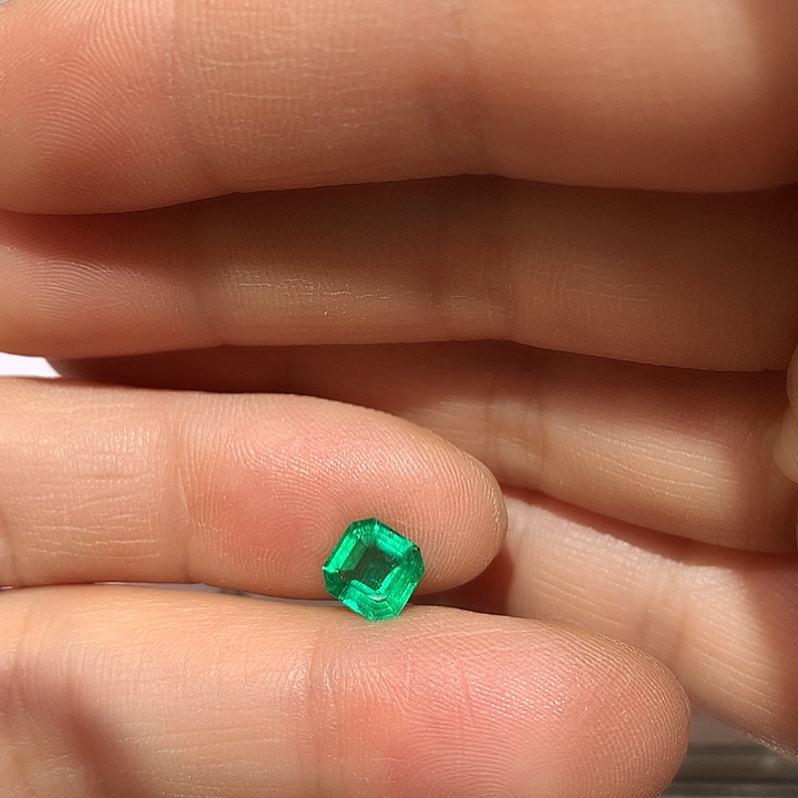 祖母绿裸石未镶嵌0.79克拉面大吉尔德干净通透