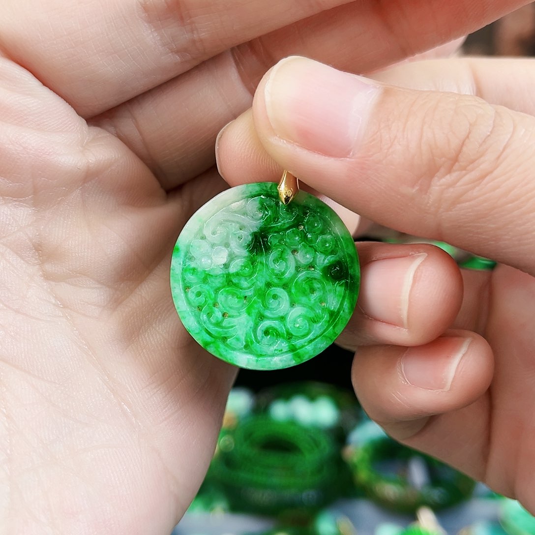 翡翠颈饰银S925镶嵌吊坠多样性