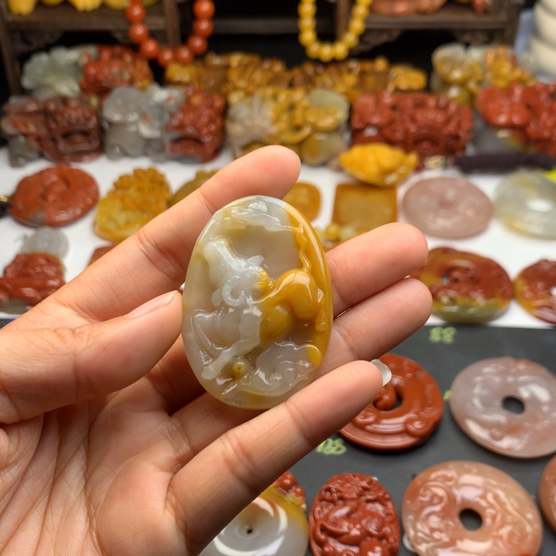 石英质玉（黄龙玉）挂件未镶嵌