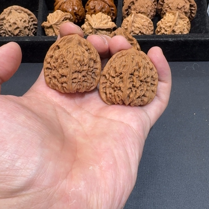 ****角文玩核桃把件南疆石