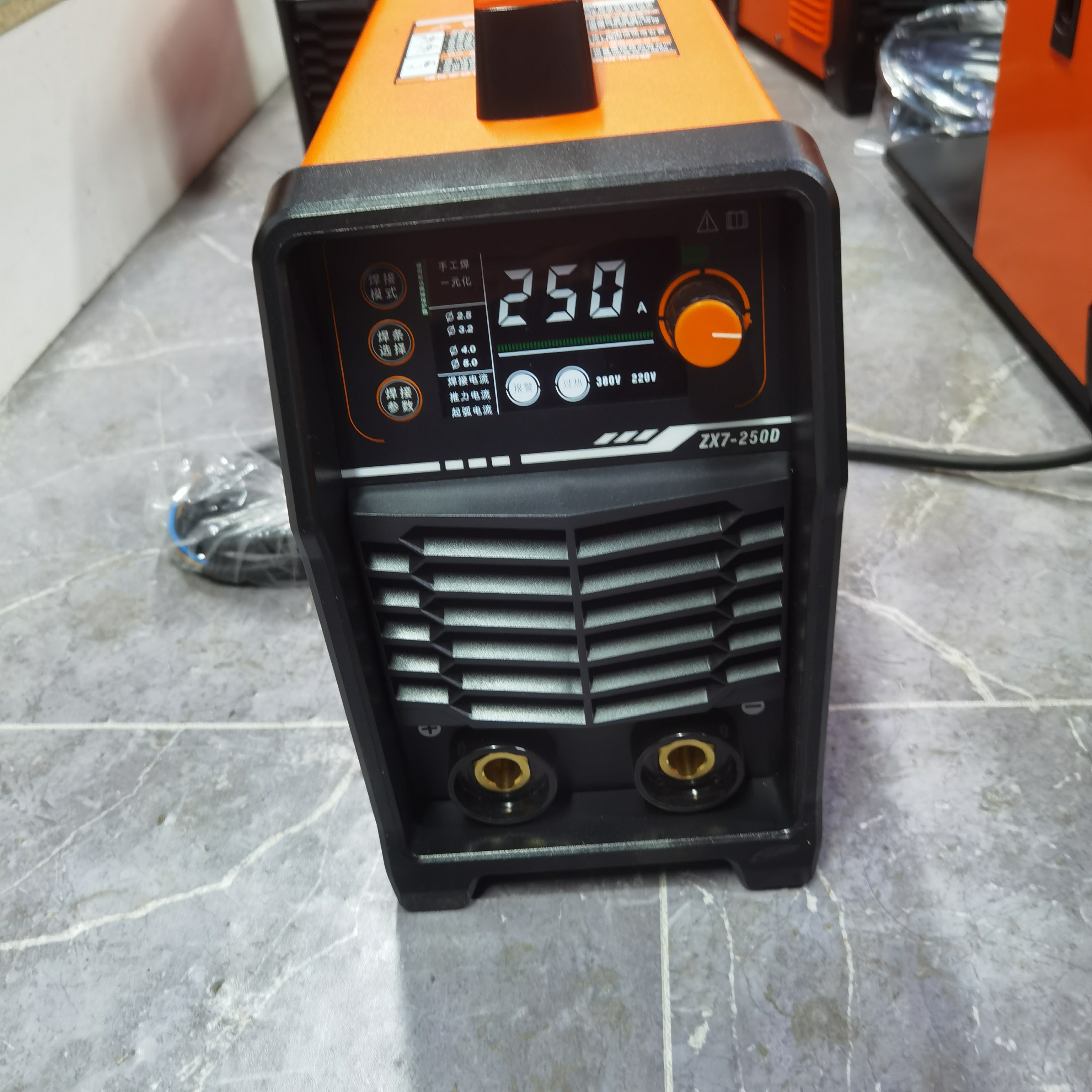 /佳士摩仕达系列ZX7-250D双电压宽电压手把220v焊机一台