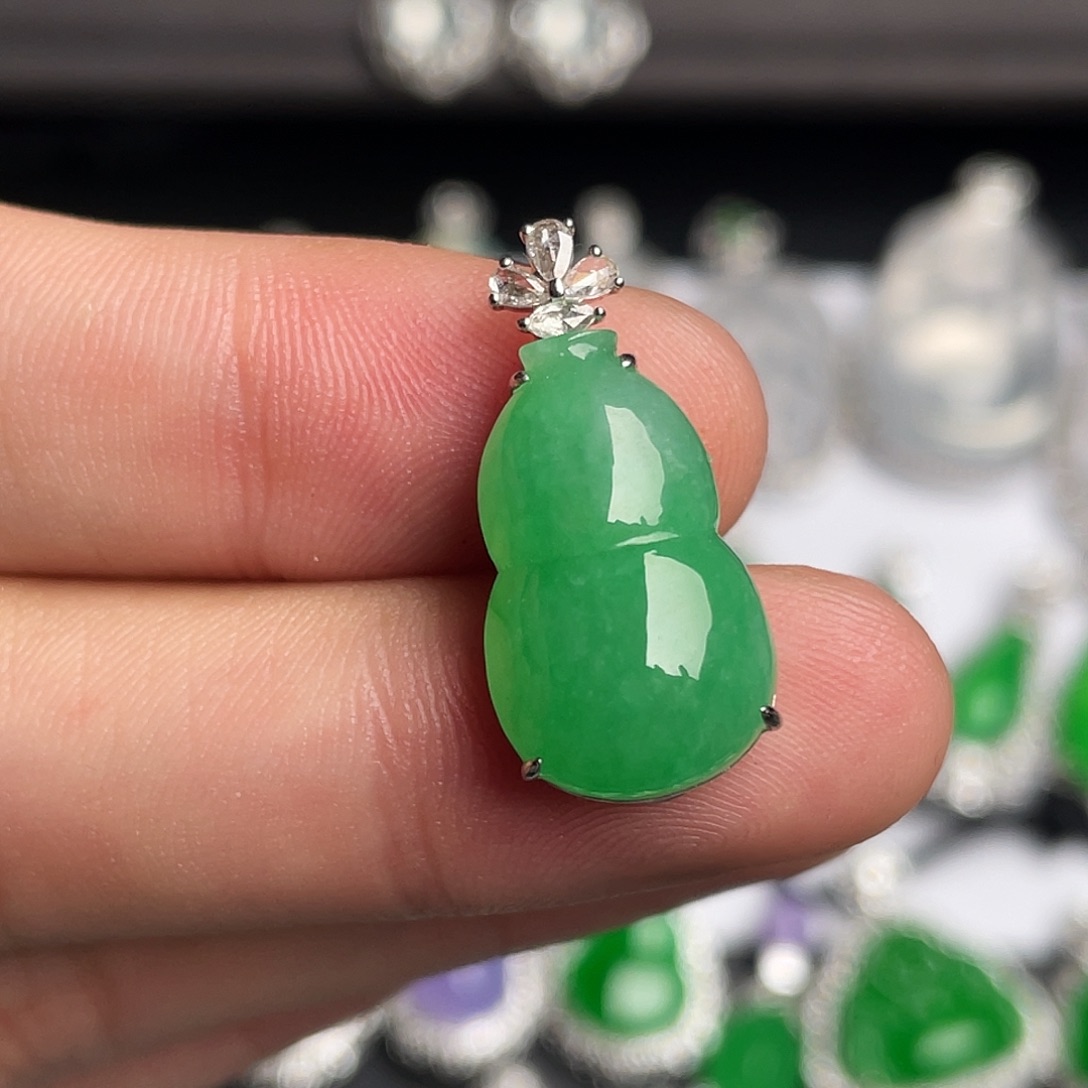 翡翠未镶嵌颈饰葫芦