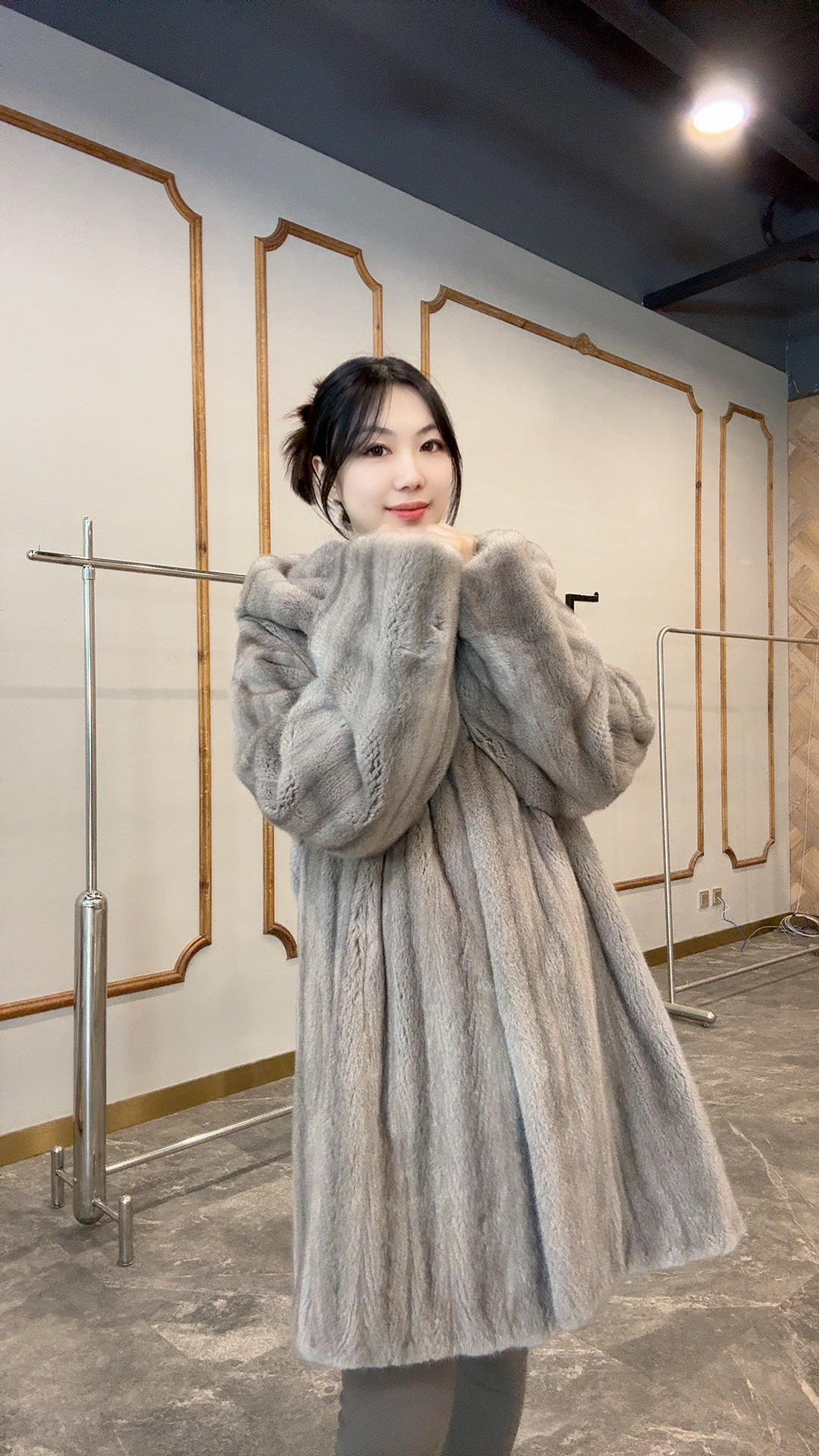 2025年新款气质冬季时尚银兰女士设计师款外套