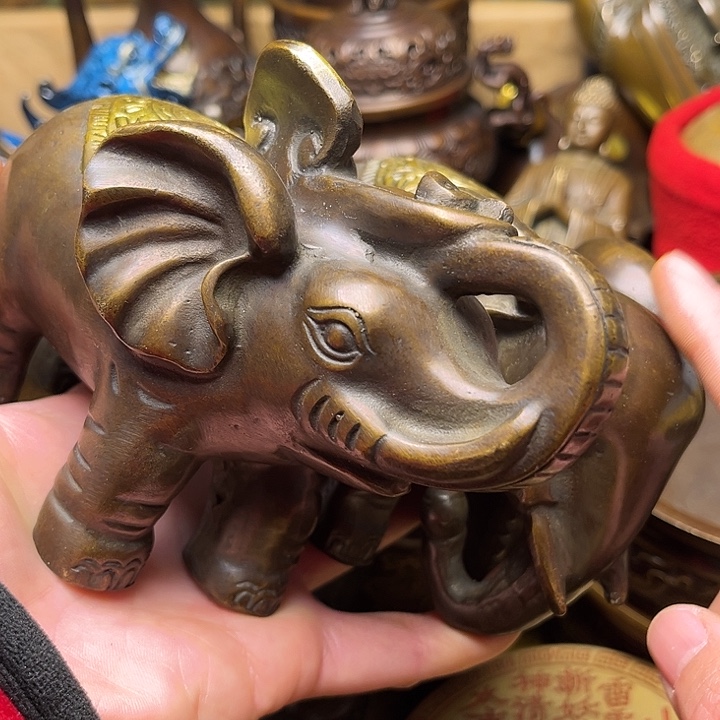 精美铜器批发档口