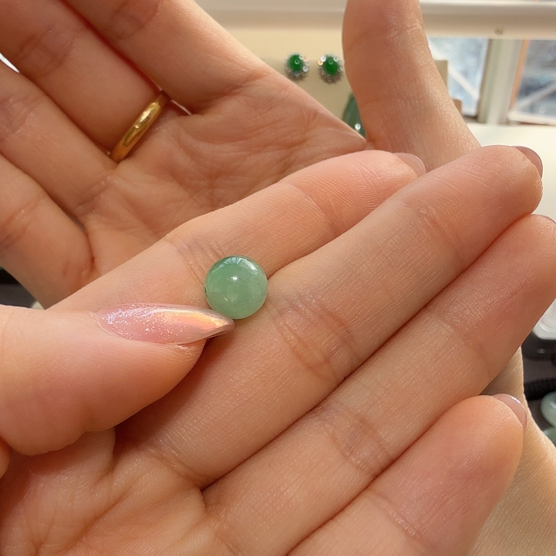 翡翠颈饰未镶嵌大*冰晴绿翡翠锁骨珠