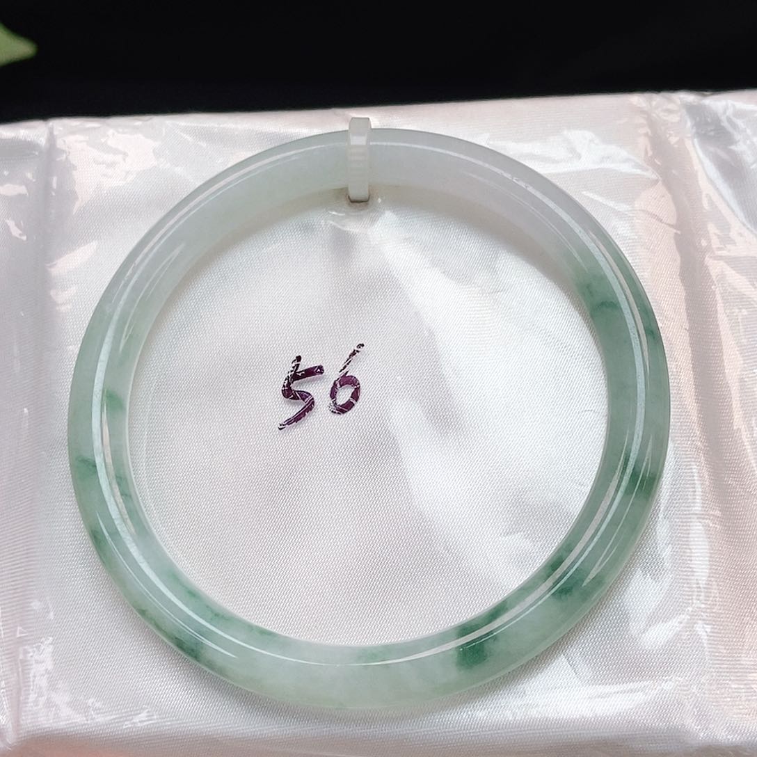 翡翠手镯未镶嵌飘花美人条