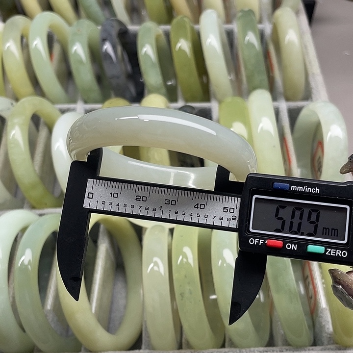 蛇纹石玉未镶嵌手镯1008