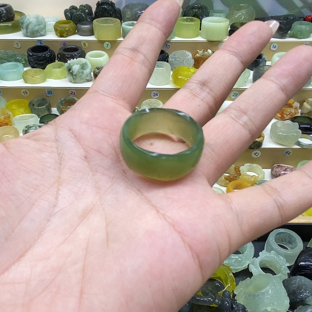 唔***岫玉未镶嵌微瑕款式不退不换