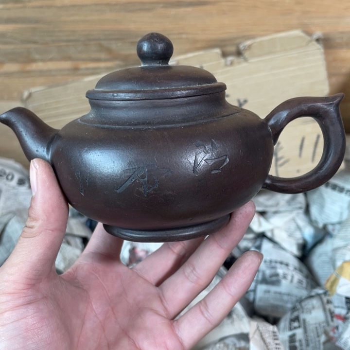 茶壶紫砂老厂紫砂壶一件。