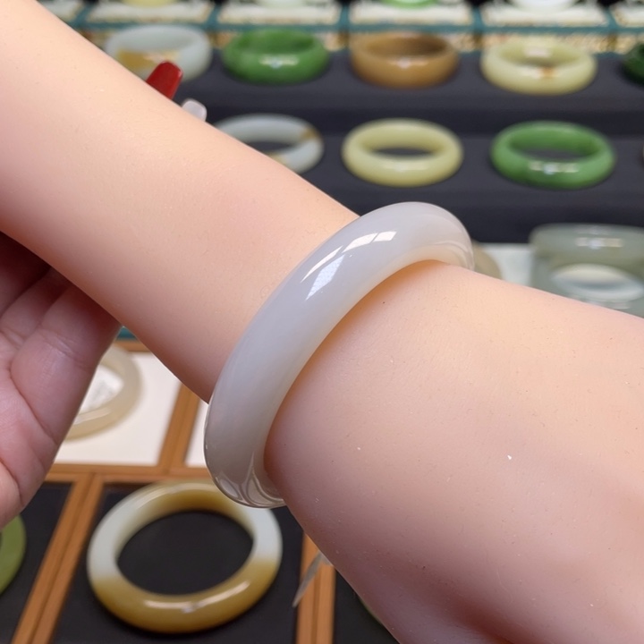 和田玉手镯未镶嵌54