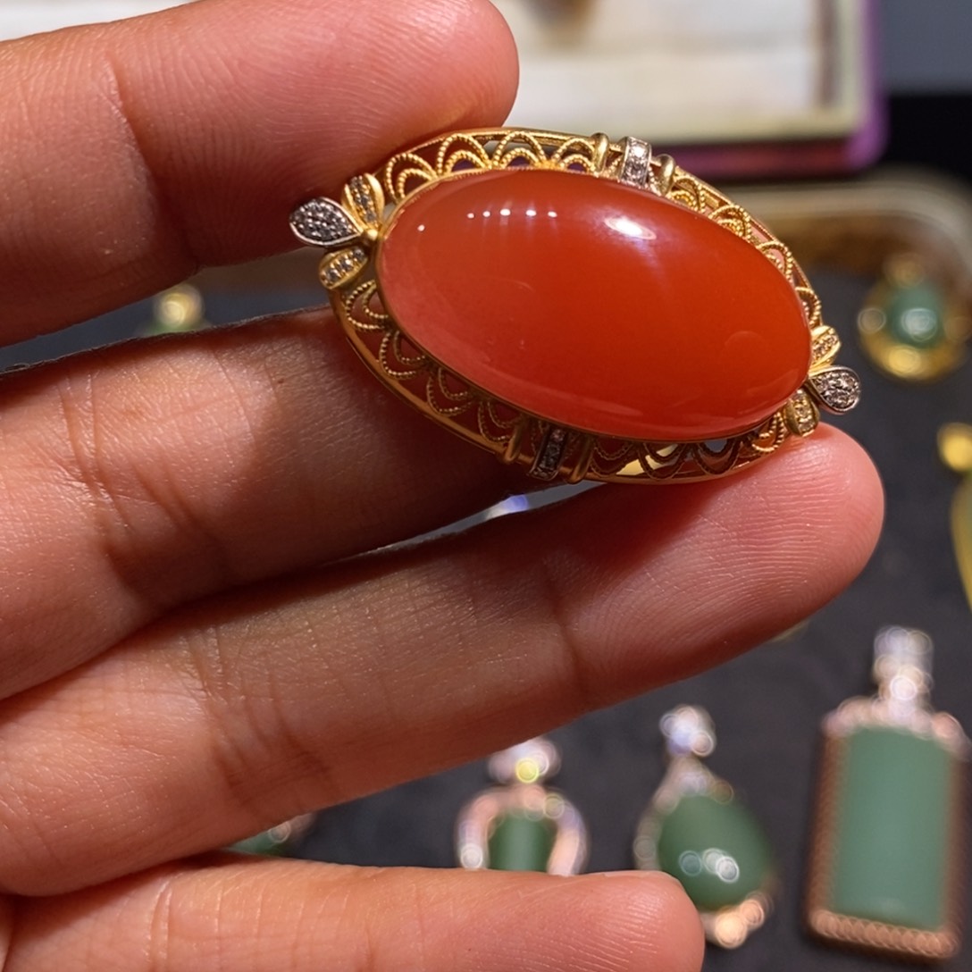 南红玛瑙颈饰18K金镶嵌玉**心