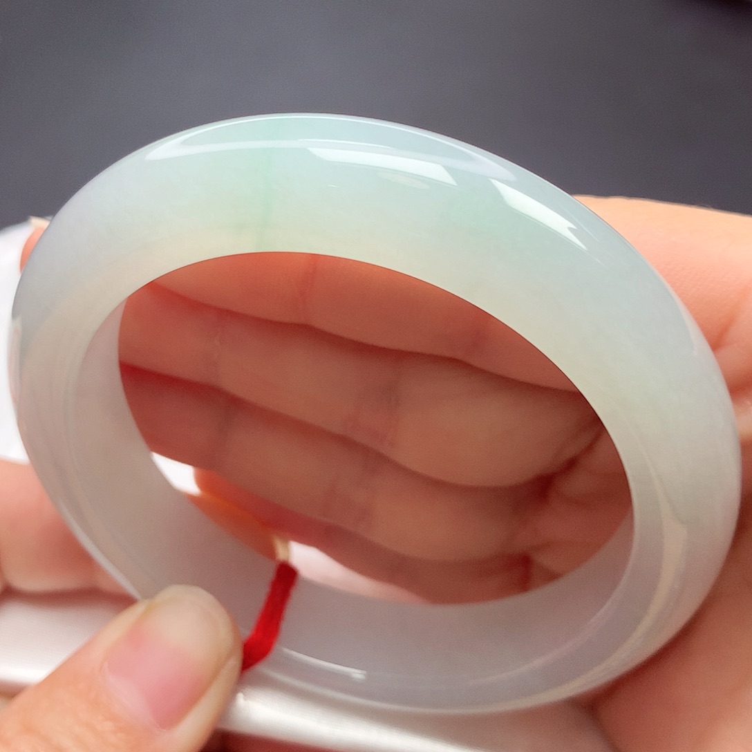 翡翠手镯未镶嵌l n n n n n n n n