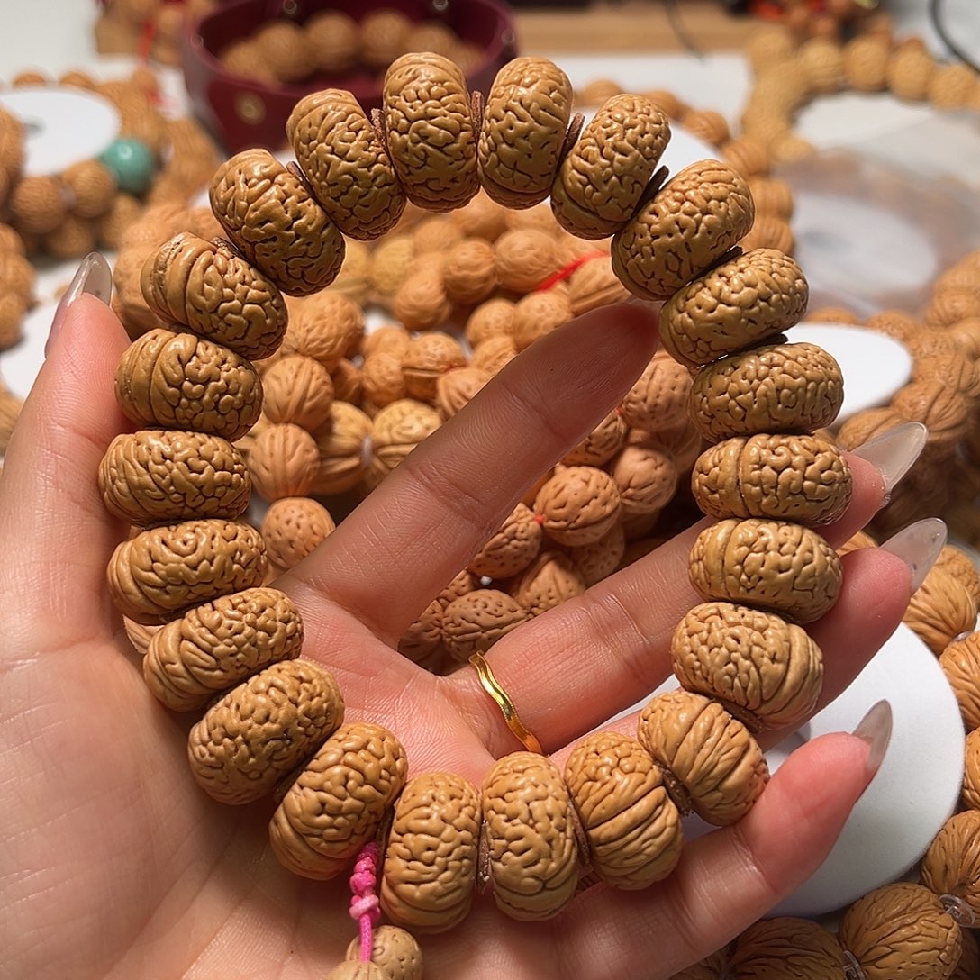 吊坠桃核龙鳞柳叶夹板