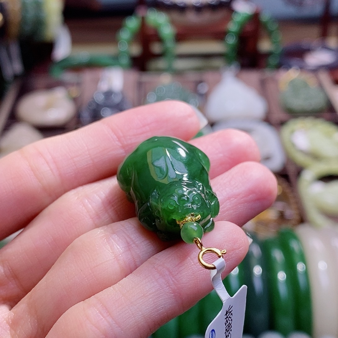 和田玉未镶嵌颈饰碧玉金镶貔貅吊坠