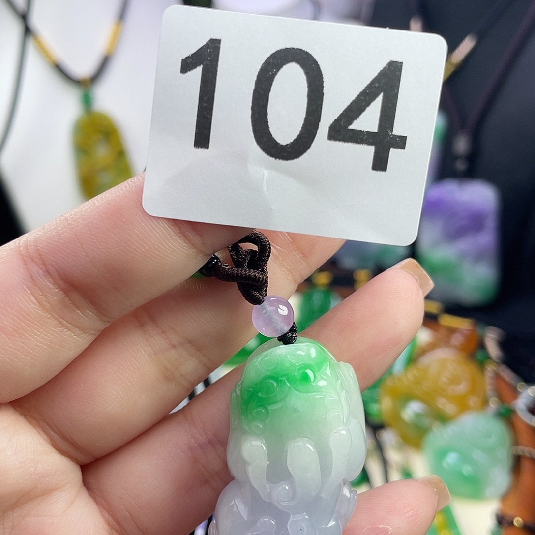 翡翠未镶嵌吊坠(赠链)