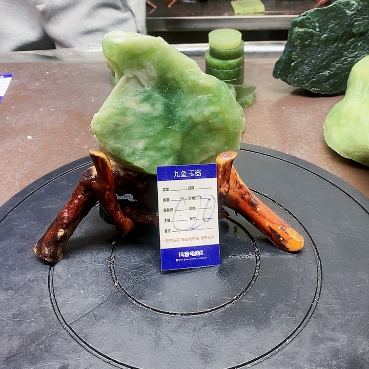 蛇纹石玉原石未镶嵌