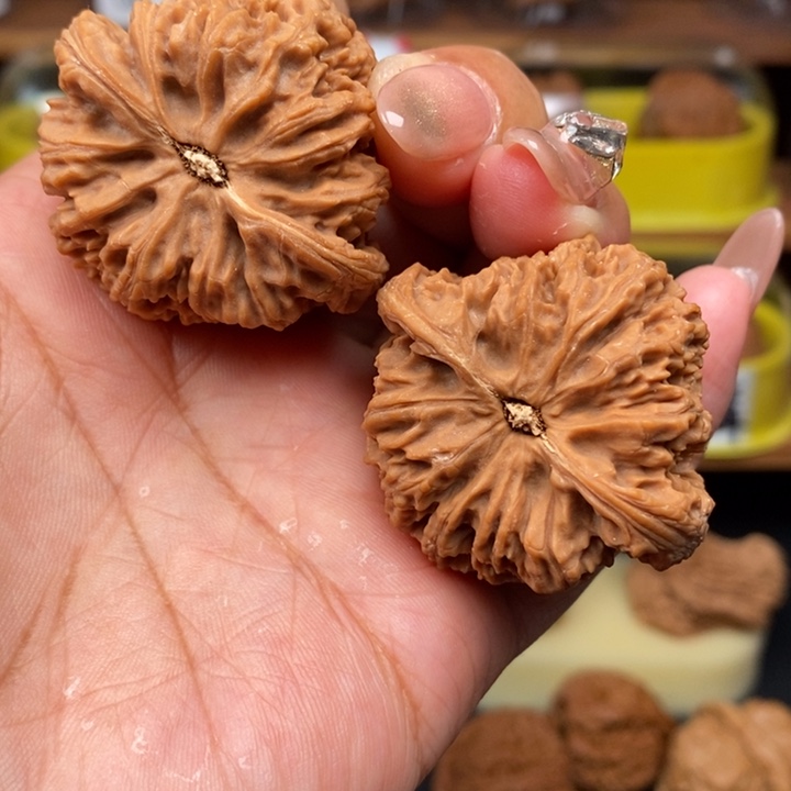 文玩核桃吊坠凌****面41全品南疆石