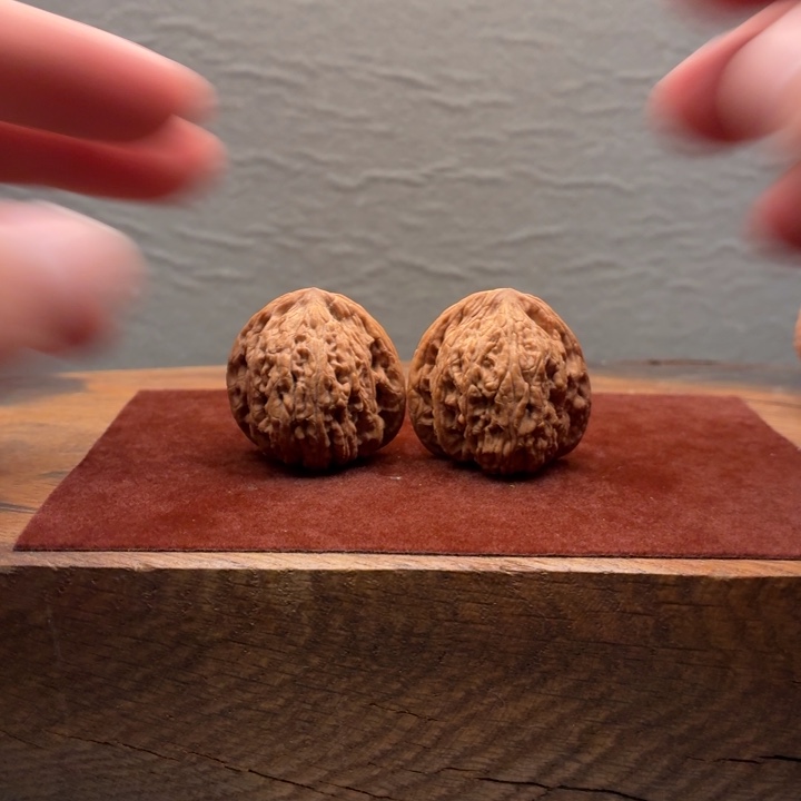 文玩核桃吊坠全品石膏底密纹