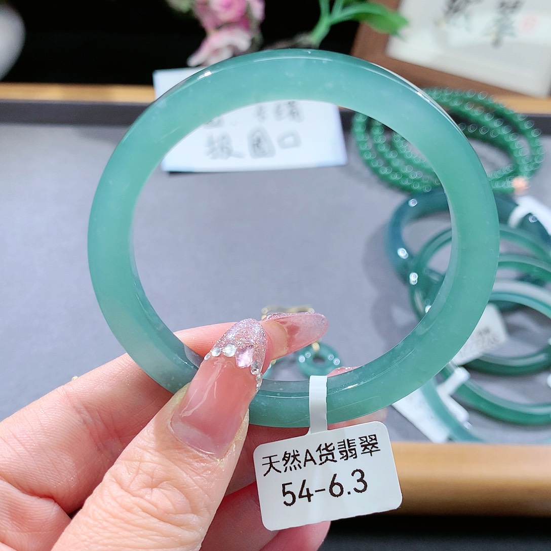 翡翠手镯（圆镯）未镶嵌