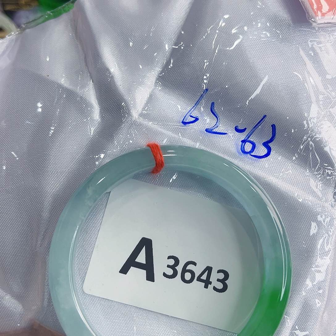 翡翠手镯未镶嵌微瑕