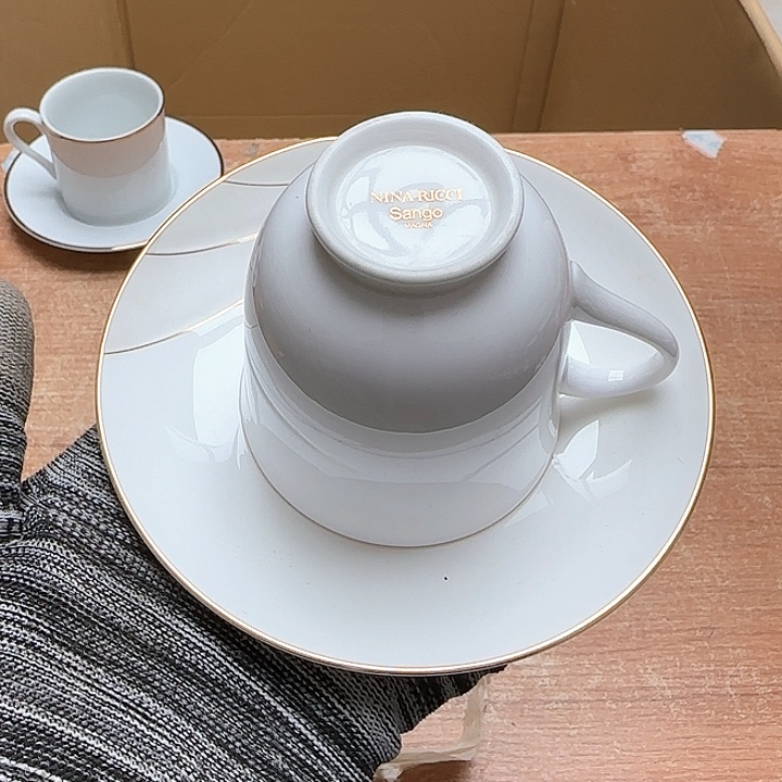 茶盏你就这样让自己后悔就