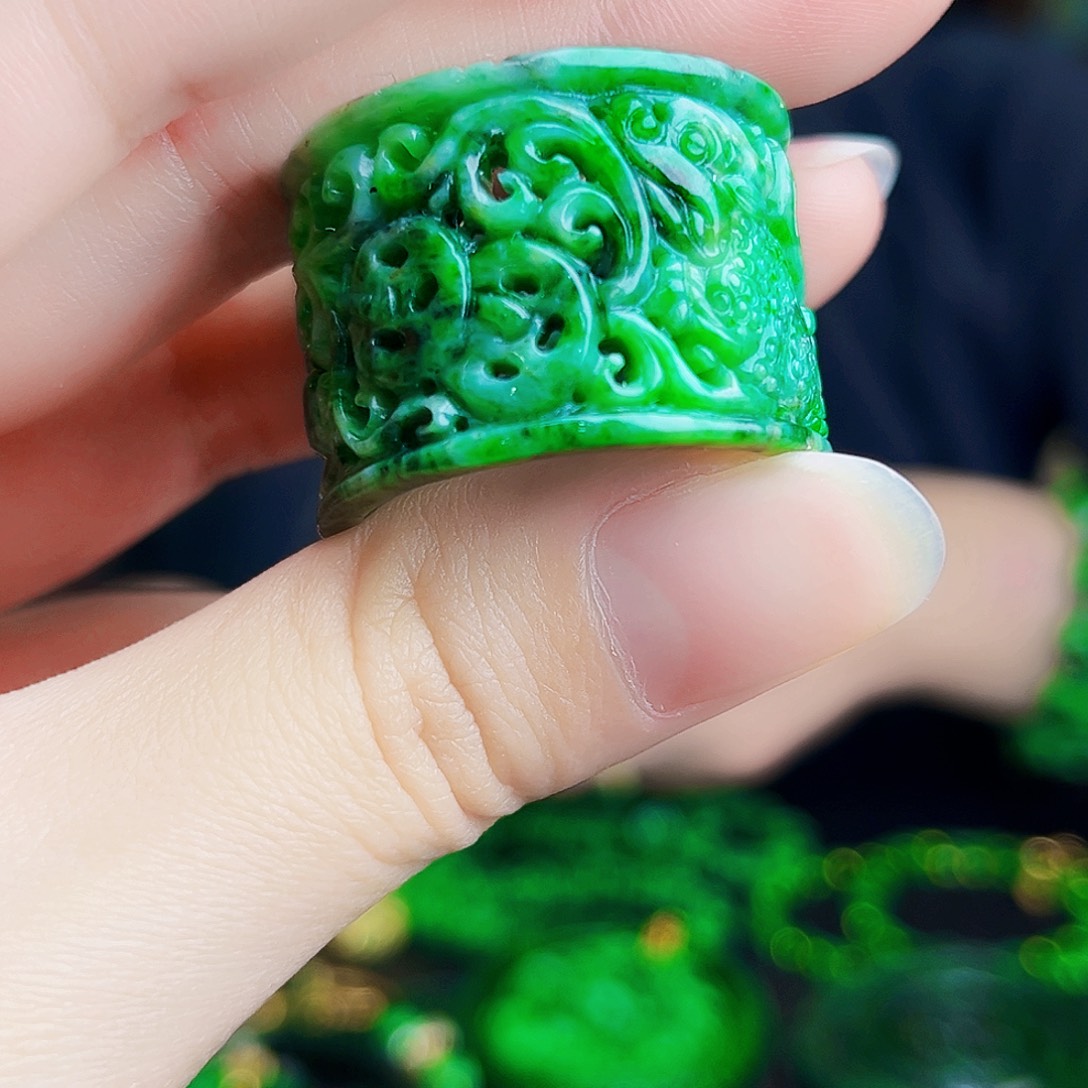 颈饰未镶嵌翡翠多样性