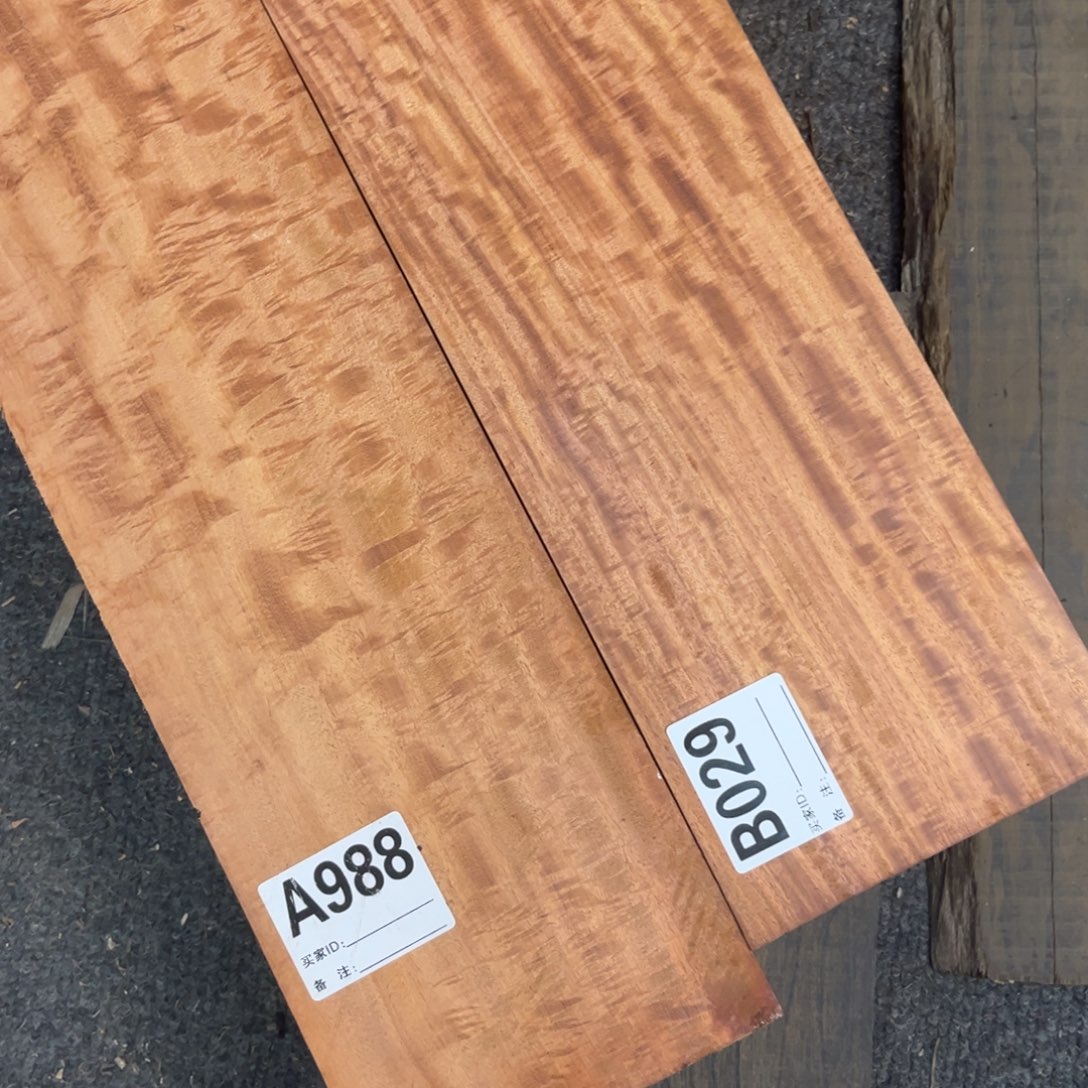 一***字墨西哥红檀香两块