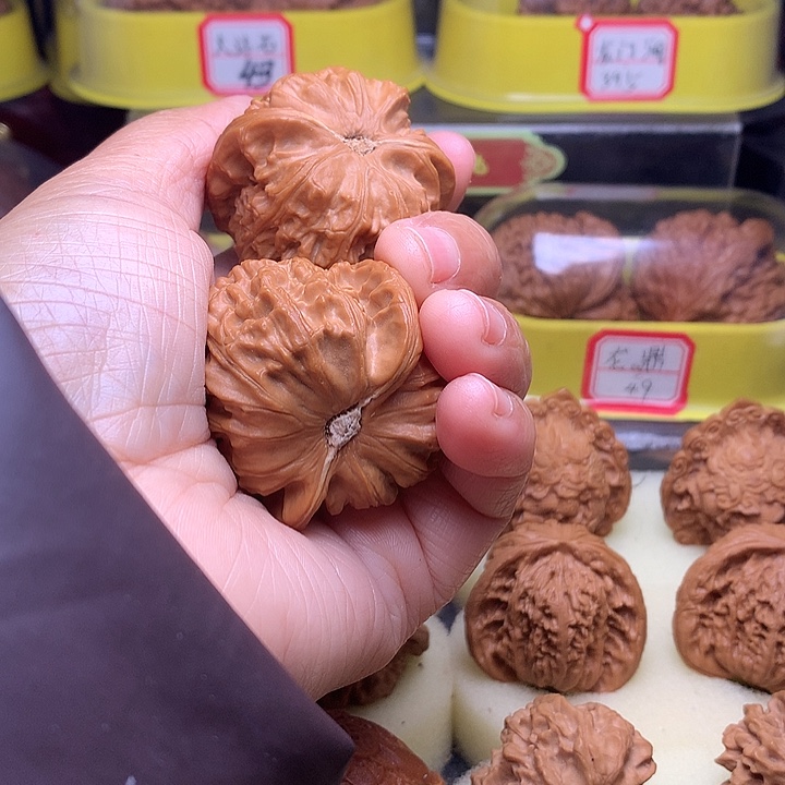 文玩核桃吊坠是***吗白狮子