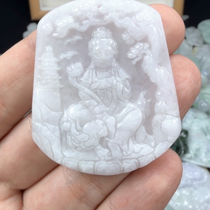 翡翠挂件未镶嵌翡翠