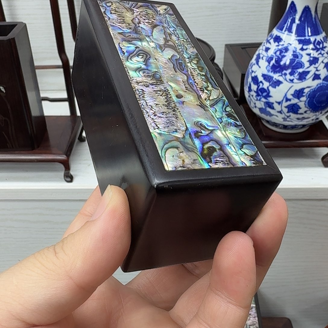 木紫光檀长12公分螺钿盒子