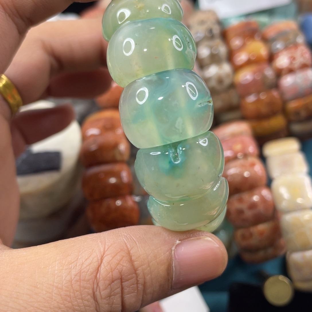 未镶嵌手镯硅化玉