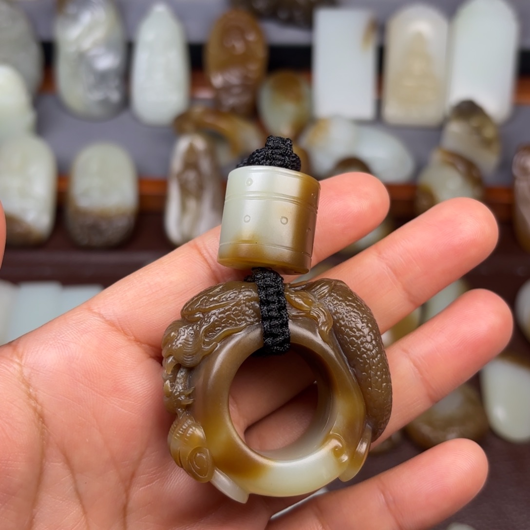 和田玉（糖玉）颈饰未镶嵌巧*力