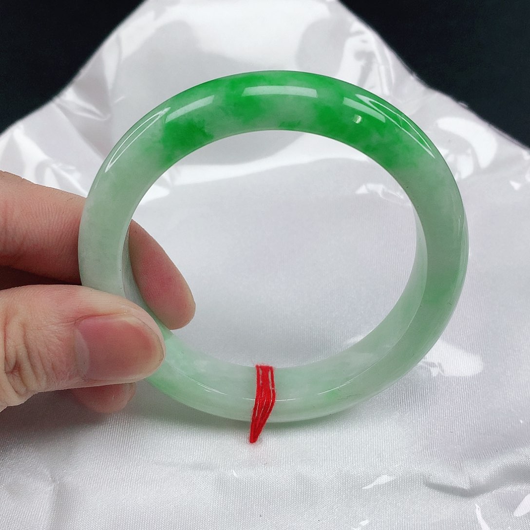 翡翠手镯未镶嵌圈55.5。3408