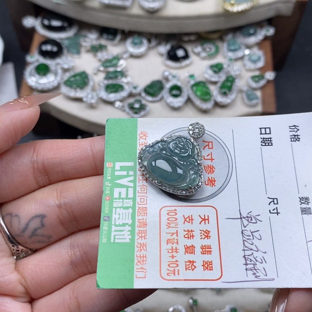 翡翠颈饰未镶嵌翡翠