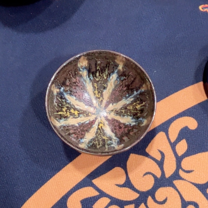 碟斐*器型规整，釉色温润