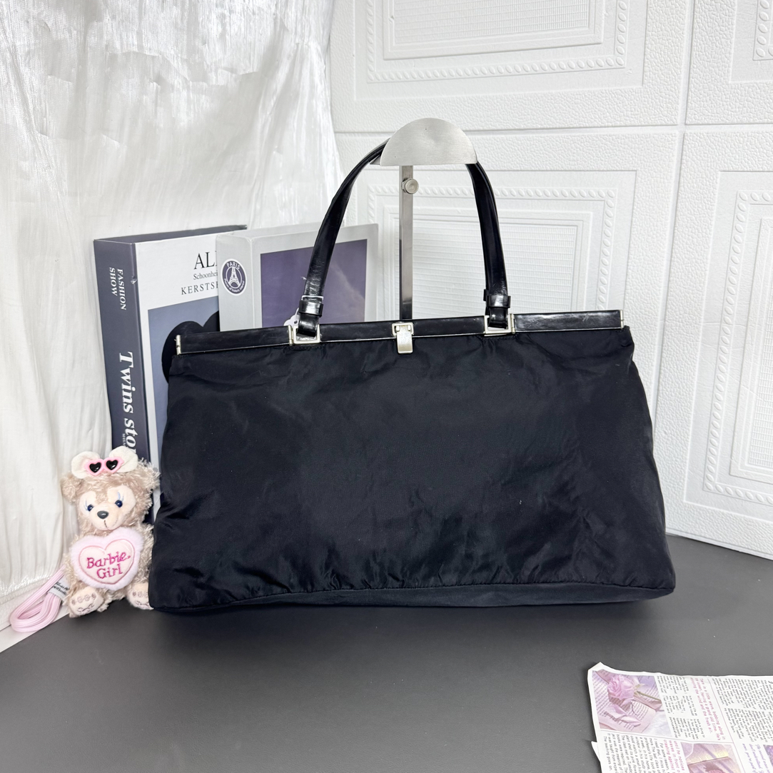 95新 Prada/普拉达 95新黑色降落伞手提包