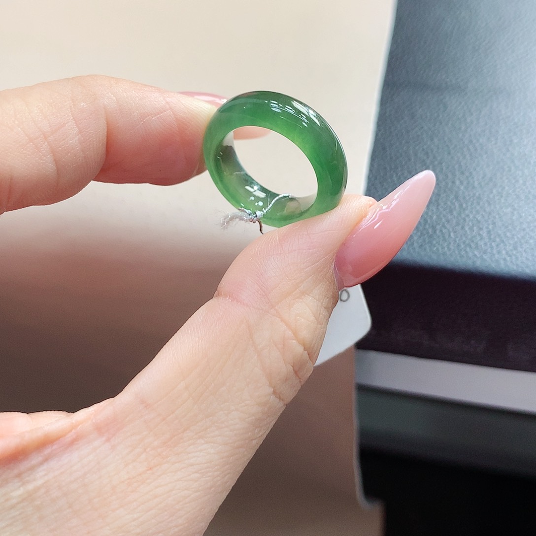 未镶嵌戒指翡翠8.9圈' 