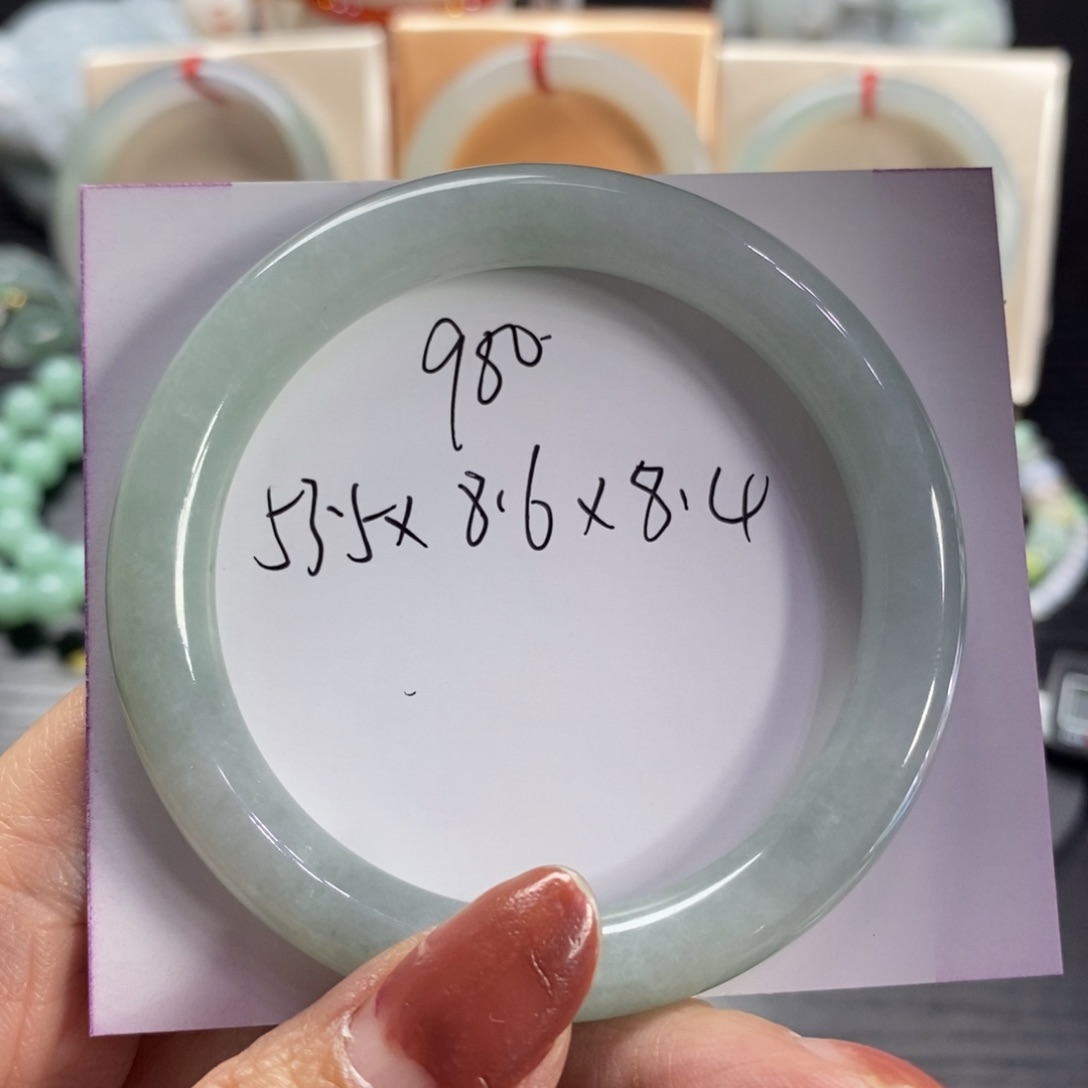 翡翠手镯未镶嵌天然翡翠