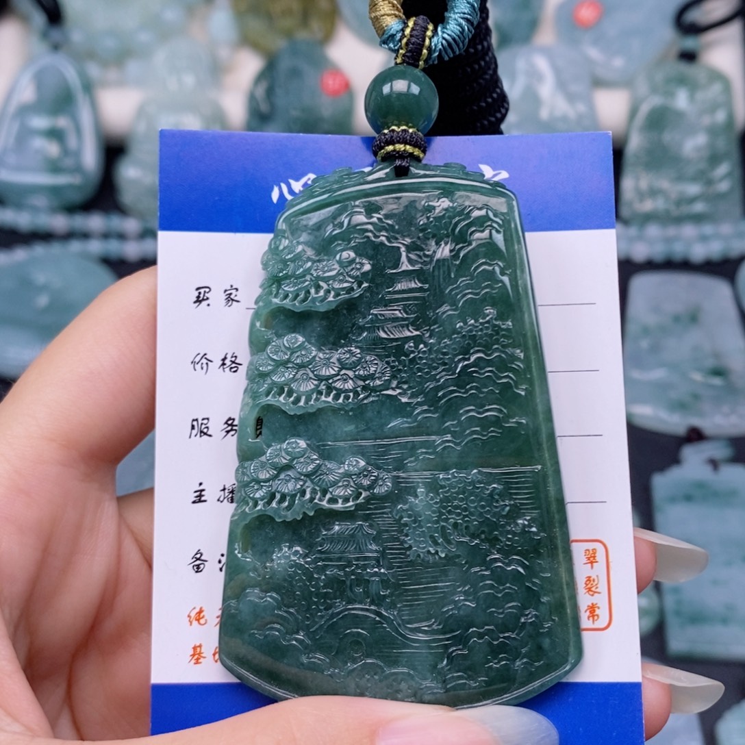 翡翠未镶嵌颈饰山水